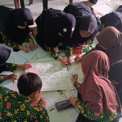 Serunya Ekspresi Kreatif Kelas 3 Di MIN 3 Bengkulu Tengah: Menggoreskan Imajinasi Di Atas Kanvas