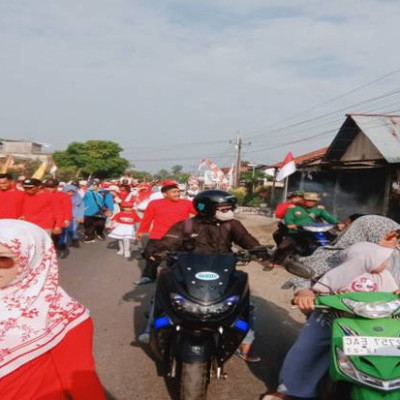 Guru MTsN 6 Mukomuko Antusias Ikuti Jalan Santai dan Senam