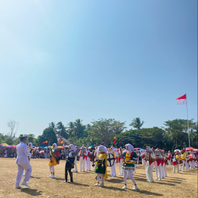 Penampilan  Memukau Drumband MTsN 4 Kaur dalam Upacara Peringatan HUT RI ke-79 di Kec. Tanjung Kemuning