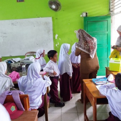 229 Siswa MIN 2 Kota Bengkulu Dapatkan Imunisasi Polio