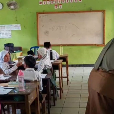 Siswa MIN 2 Kobe, Dapatkan Obat Cacing dari UPTD Puskesmas Telaga Dewa