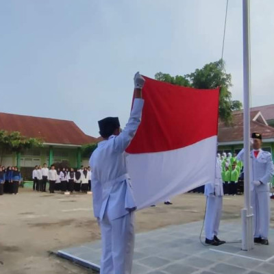 Jadi Tuan Rumah, MTsN 2 Kepahiang Sukses Laksanakan Upacara HUT RI ke-79