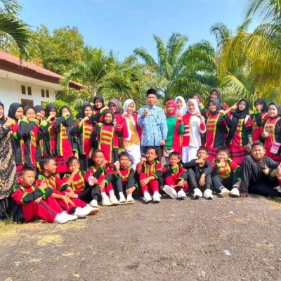 MTsN 1 Seluma Ikut Andil Dalam Upacara Bendera Di Kantor Camat Lubuk Sandi Kabupaten Seluma