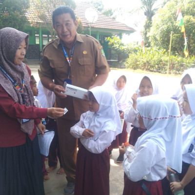 Cegah Infeksi, MIN 3 Bengkulu Tengah Gandeng Puskesmas Adakan Pemberian Obat Cacing Untuk Siswa