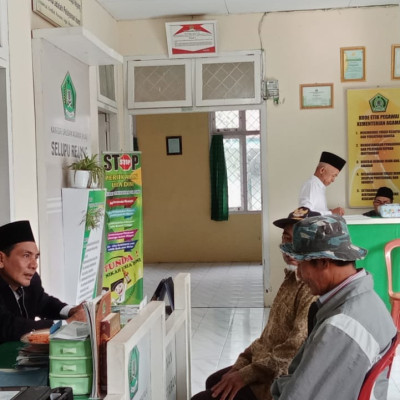 Layani Konsultasi Arah Kiblat, Kepala KUA Selupu Rejang Tekankan Pentingnya Kalibrasi