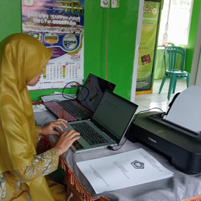 Penyuluh Agama Islam Kantor Urusan Agama (KUA) Kecamatan Seluma Barat Siapkan Laporan Bulanan