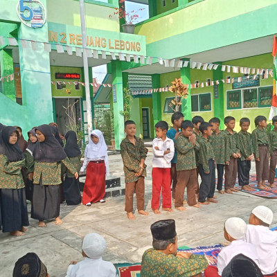 Melalui Sholat Dhuha , Penyuluh KUA Binduriang Tanamkan Kedisiplinan Siswa MIN 2 Rejang Lebong