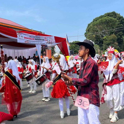 Grup Drum Band MTsN 2 Rejang Lebong Tampil Memukau di Festival Drum Band Kabupaten