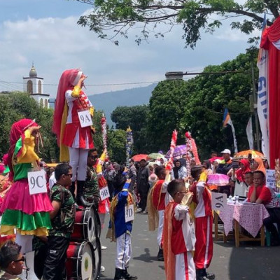 Gema Ahmad Dahlan MIS Muhammadiyah 14 Talang Ulu Tampil Memukau di Karnaval Drumband Se-Rejang Lebong