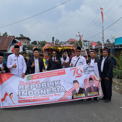 Penuh Semangat, KUA Sindang Dataran Ikuti Pawai Peringatan HUT RI ke 79