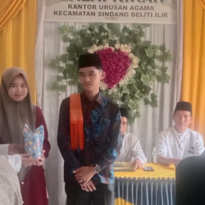 Bimbingan Perkawinan : Kepala KUA SBI Berikan Doorprize Menarik untuk Calon Pengantin