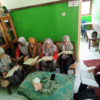 KUA Kecamatan Air Periukan Semangat Giatkan Tadarus Al-Quran Rutin Setiap Jum'at Pagi