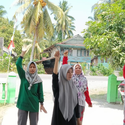 Jalin Keakraban Mahasiswa UINFAS Bengkulu menjadi instruktur Senam Sehat