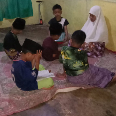 Penyuluh Agama Islam menanamkan Sifat kejujuran Pada Anak TPQ Al-Barokah