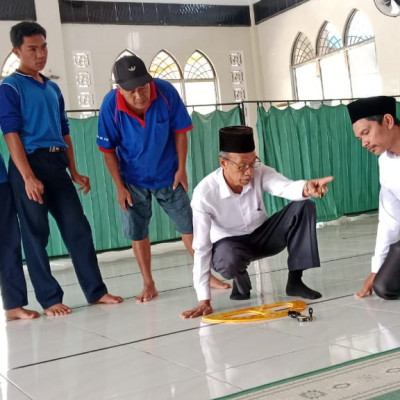 Jaminan Keakuratan Ibadah : KUA Curup Selatan Periksa Arah Kiblat Masjid Rahmatan