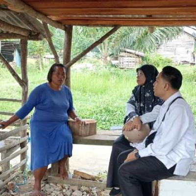 Kisah Serly, Penjual Ikan Asin Yang Bersyukur Terima Bantuan Sembako