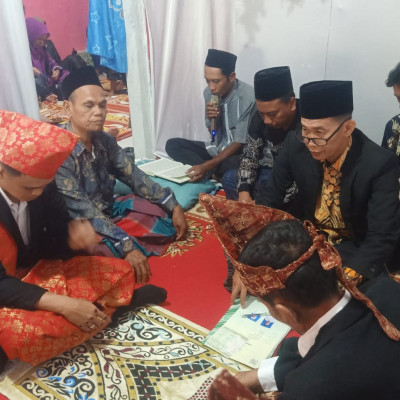 Mahasiswa PPL UINFAS Bengkulu Membersamai Kepala KUA Kecamatan Air Periukan Dalam Peliputan Nikah