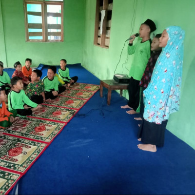 MIN 3 Bengkulu Tengah Semarakkan Pendidikan Spiritual Dengan Ceramah Dan Shalawatan