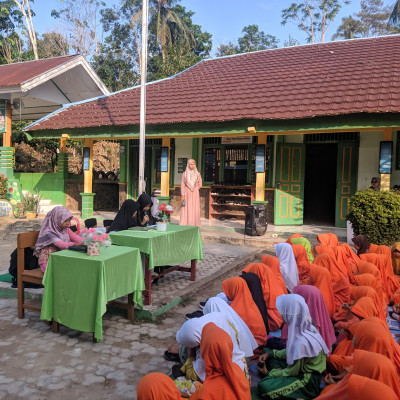 Siswa MIN 2 Bengkulu Tengah Tampilkan Muhadarah: Shalawat Syahdu Dan Ceramah Tentang Cinta Orang Tua