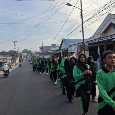 Ratusan Siswa dan Guru MAN RL Meriahkan "Jum'at Sehat" dengan Jalan Santai Bersama