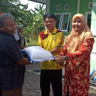 Jumat Berkah di KUA Sungai Serut, DWP Kemenag Kota Beri Apresiasi