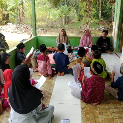 Penyuluh Agama Islam KUA Kecamatan Air Periukan Bawakan Materi Bullying Di MDTA Binaan