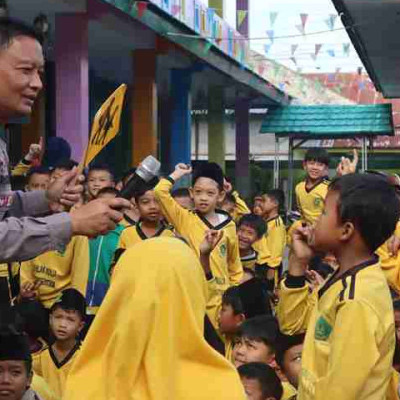 Polisi Ramah Anak, Siswa MIN 1 Rejang Lebong Antusias Sambut Kunjungan Sat Lantas Polres