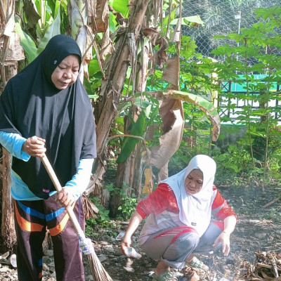 Mewujudkan KUA Kecamatan Air Periukan Bersih dengan JumSih (Jum'at Bersih)