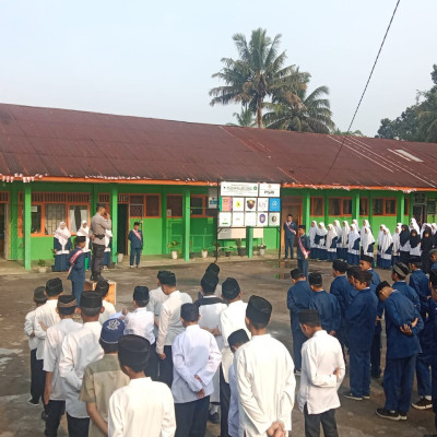 Police Go To School : Polres Rejang Lebong Sambangi MTS Bunayya Islamic School