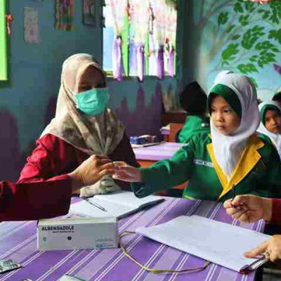 Puskesmas Tunas Harapan Bagikan Obat Cacing kepada Siswa MIN 1 Rejang Lebong