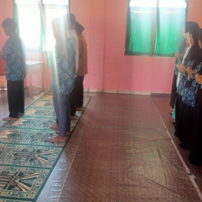 Siswa MA Miftahul Jannah Praktik Langsung Shalat Jenazah