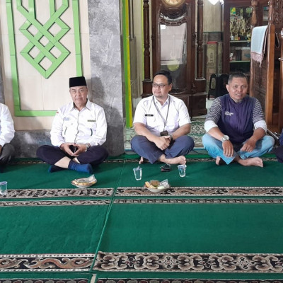 Kalibrasi Arah Kiblat : Kepala KUA Curup Tengah dan Penyuluh Agama Dampingi Tim Kemenag Rejang Lebong