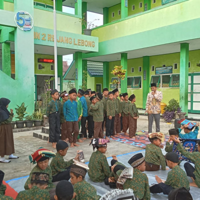 Peningkatan Hafalan Bacaan Shalat: Penyuluh Agama KUA Binduriang Bimbing Siswa MIN 2 Rejang Lebong