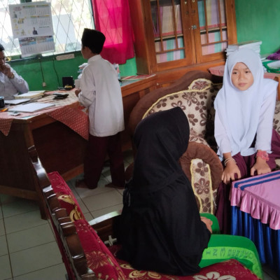 Membangun Generasi Cinta Al-Quran, Siswa MIN 3 Bengkulu Tengah Setor Hafalan Dengan Semangat