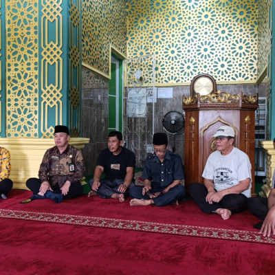 Kepala KUA Curup Selatan Dampingi Proses Kalibrasi Arah Kiblat Masjid Al Hamid Desa Teladan