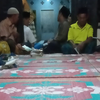 Rutinitas  Setiap Malam Jum’at, Penyuluh Agama Islam Kecamatan Sukaraja  Pimpin Yasin, Tahlil Dan Doa Arwah Di Desa Binaan