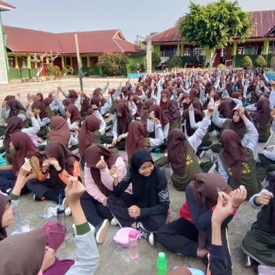 Pemberian Tablet Tambah Darah Untuk Remaja Putri MTsN 2 Seluma