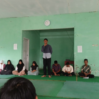 Beri Pemahaman Kepada Teman Sebaya :Siswa MA Baitul Makmur Sampaikan Pidato Tentang Berbakti kepada Orang Tua