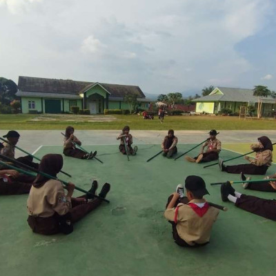 Pengembangan Karakter Siswa Melalui Kegiatan Ekstrakurikuler Pramuka di MTs Muhammadiyah Curup