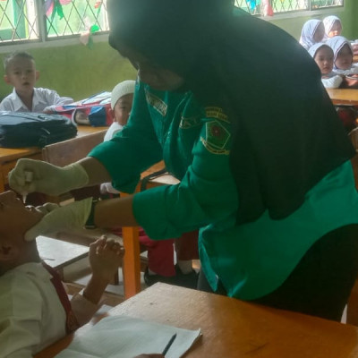 Tingkatkan Kesehatan , MIN 2 Rejang Lebong Gelar Vaksinasi Polio untuk Siswa Kelas 1