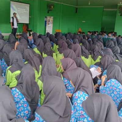 Kelola Sampah, Siswa MAN 2 Kepahiang Belajar dengan Ahlinya