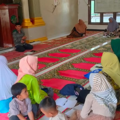 Pembinaan Aksara Al-Qur'an di Desa Pal VII: Meningkatkan Pemahaman dan Pengamalan Ajaran Islam