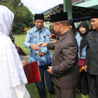 14 PNS Kemenag Kabupaten RL Meraih Penghargaan Satya Lencana Karya Satya