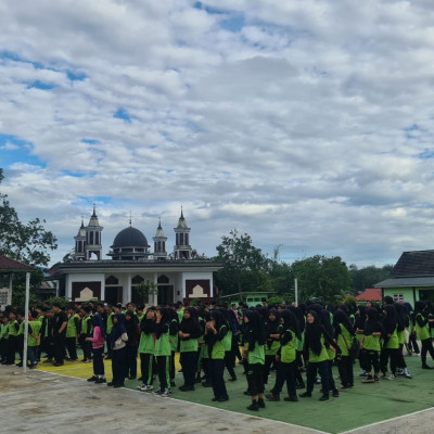 Utamakan Kesehatan dan Kebersamaan , Ratusan Siswa MTs Muhammadiyah Curup Semangat Ikuti Jalan Santai