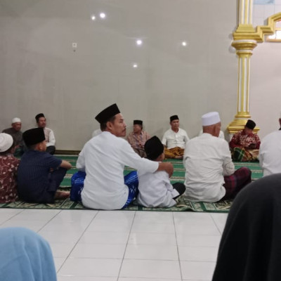 Penyuluh Agama Islam KUA Kecamatan Air Periukan membersamai Majlis Taklim Binaan Nya dalam mengikuti Kegiatan Maulid Nabi Muhammad SAW