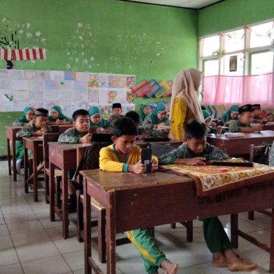 MIS Muhammadiyah 10 Karang Anyar Gelar Sumatif Tengah Semester dengan Inovasi Ujian Berbasis Digital