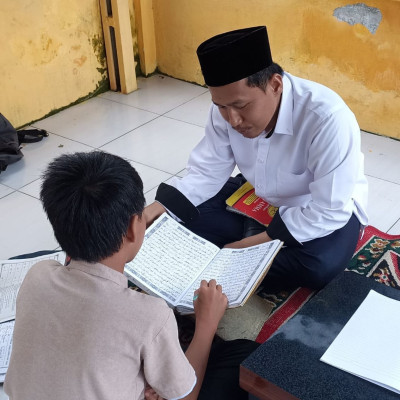 Keutamaan Membaca Al-Quran, Salah Satunya 60 Ribu Malaikat Memohonkan Ampunan