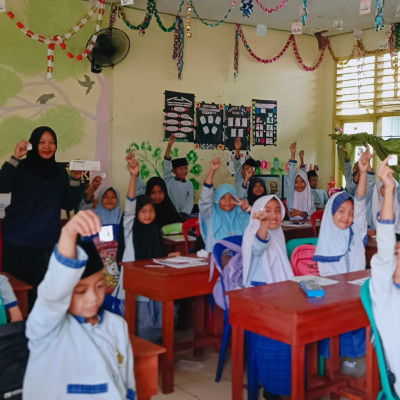 Pembagian Obat Cacing dan PIN Polio Tahap Dua, MIN 5 Bengkulu Tengah dan Puskesmas Ujung Karang