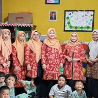 Peduli Pendidikan Anak Usia Dini,DWP Kanwil Kemenag Bengkulu Kunjungi RA Nurul Abrar