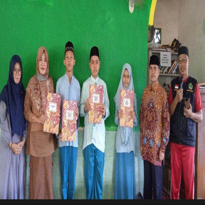 MTsN 2 Beri Apresiasi Hadiah Siswa Berprestasi Dalam Ajang OBA